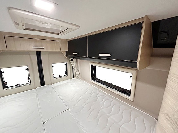CHALLENGER V217 SPORT 180HK AUTOMAT Långbädd ADAPTIV FARTHÅLLARE # DIESELVÄRMARE # 27 of 30