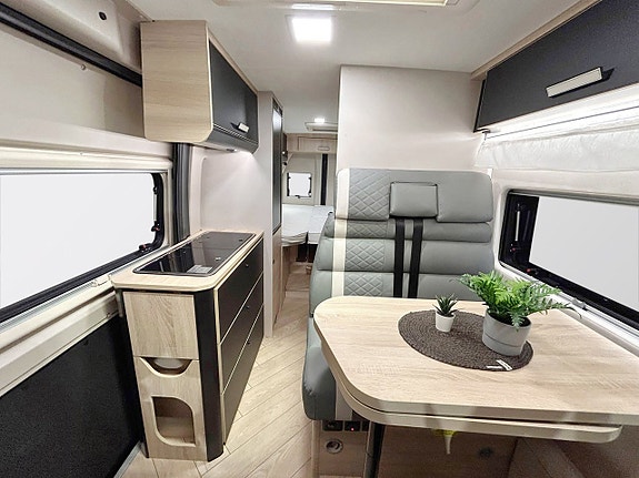 CHALLENGER V217 SPORT 180HK AUTOMAT Långbädd ADAPTIV FARTHÅLLARE # DIESELVÄRMARE # 17 of 30