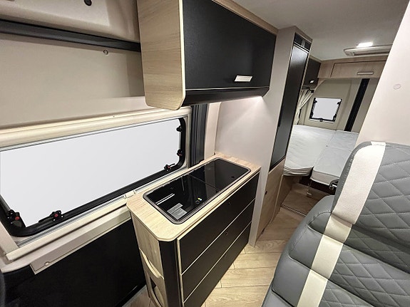 CHALLENGER V217 SPORT 180HK AUTOMAT Långbädd ADAPTIV FARTHÅLLARE # DIESELVÄRMARE # 18 of 30