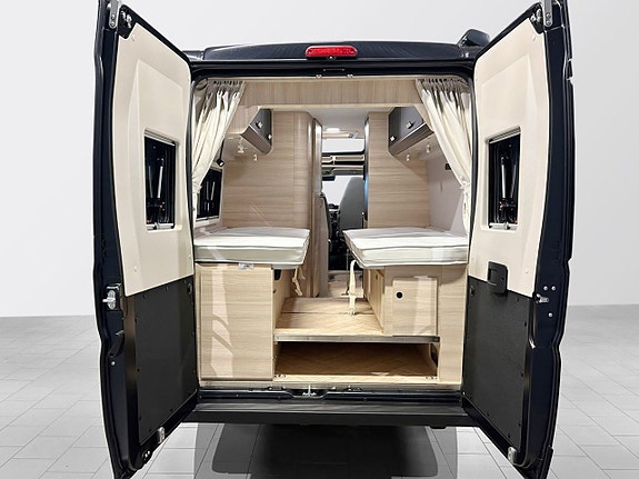 CHALLENGER V217 SPORT 180HK AUTOMAT Långbädd ADAPTIV FARTHÅLLARE # DIESELVÄRMARE # 28 of 30