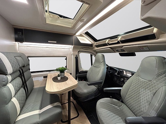 CHALLENGER V217 SPORT 180HK AUTOMAT Långbädd ADAPTIV FARTHÅLLARE # DIESELVÄRMARE # 11 of 30