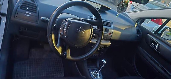 Citroen C4 2 of 4