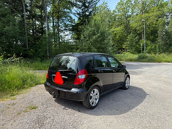 Mercedes-Benz A170 2 of 5