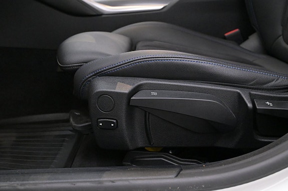 BMW i4 10 of 27