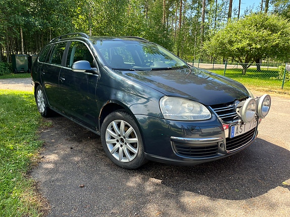 Volkswagen Golf V 2 of 5