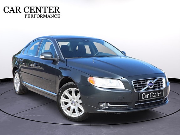 Volvo S80 2 of 5