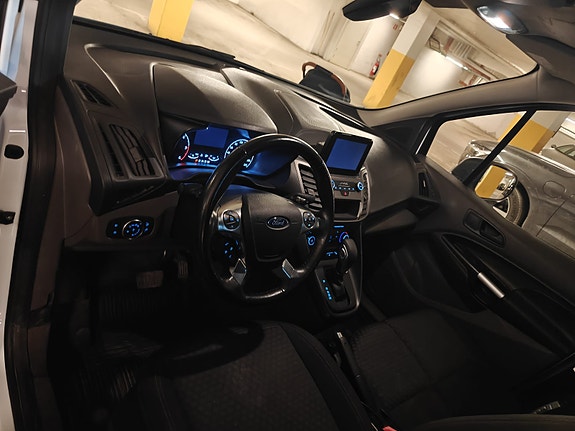 Ford Transit Connect 8 of 13
