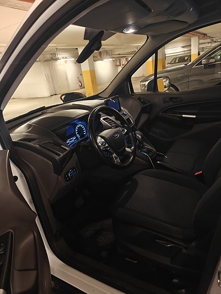 Ford Transit Connect 9 of 13