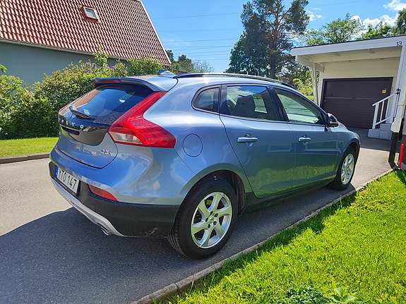 Volvo V40 Cross Country 2 of 5