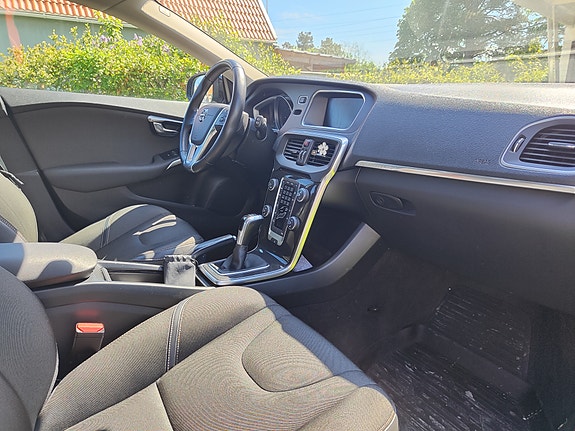 Volvo V40 Cross Country 3 of 5