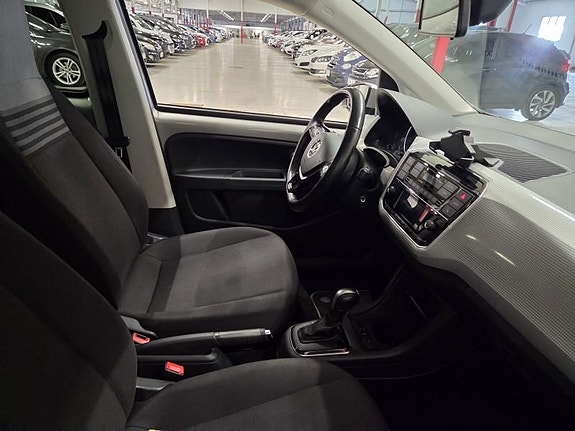 Volkswagen UP! 4 of 5