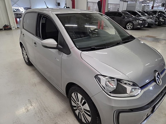 Volkswagen UP! 3 of 5