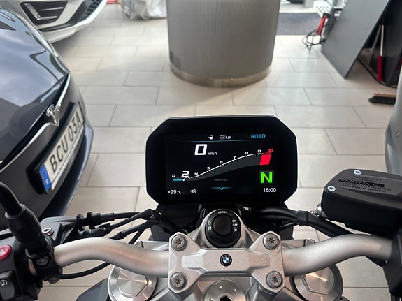 BMW F 900 R 2023 Black Storm Värmehandtag Keyless Ride Svensksåld 8 of 8