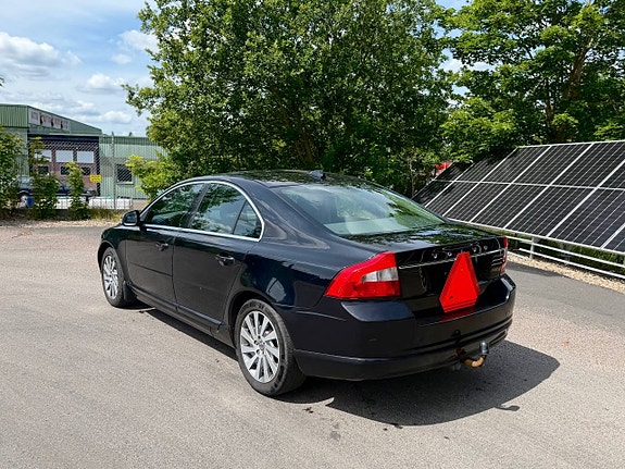 Volvo S80 2 of 5