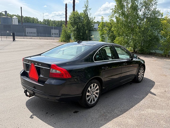 Volvo S80 4 of 5