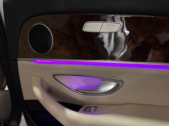 Mercedes-Benz E220 13 of 24