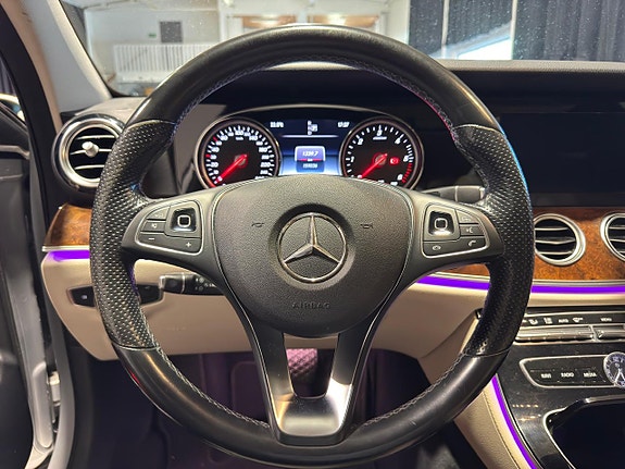 Mercedes-Benz E220 21 of 24