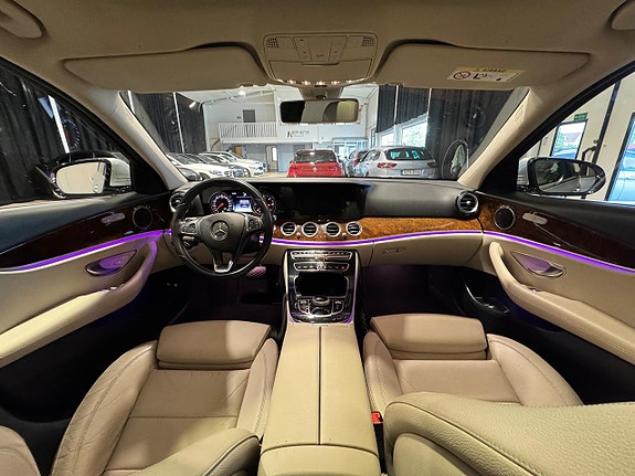 Mercedes-Benz E220 19 of 24