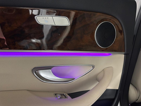 Mercedes-Benz E220 9 of 24