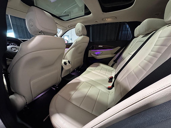Mercedes-Benz E220 8 of 24