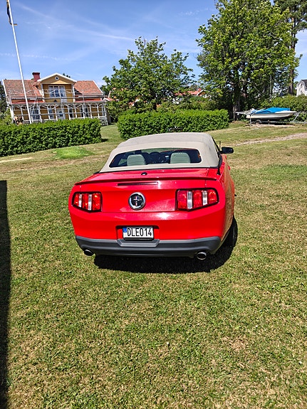 Ford Mustang 4 of 5