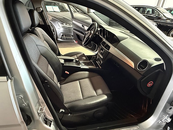 Mercedes-Benz C250 13 of 19