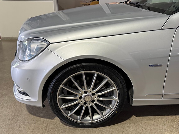 Mercedes-Benz C250 3 of 5
