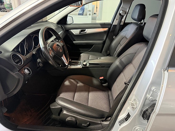 Mercedes-Benz C250 10 of 19