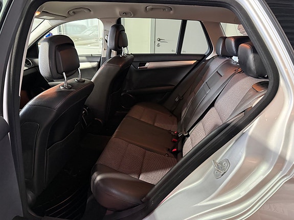 Mercedes-Benz C250 11 of 19