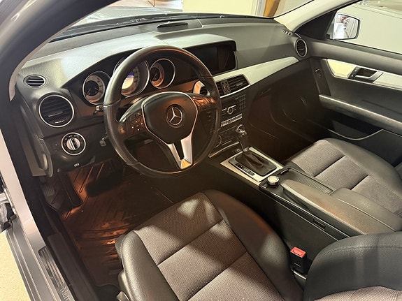 Mercedes-Benz C250 12 of 19