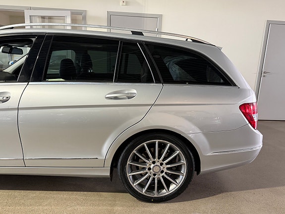 Mercedes-Benz C250 4 of 5
