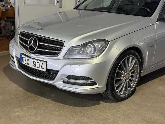 Mercedes-Benz C250 2 of 5