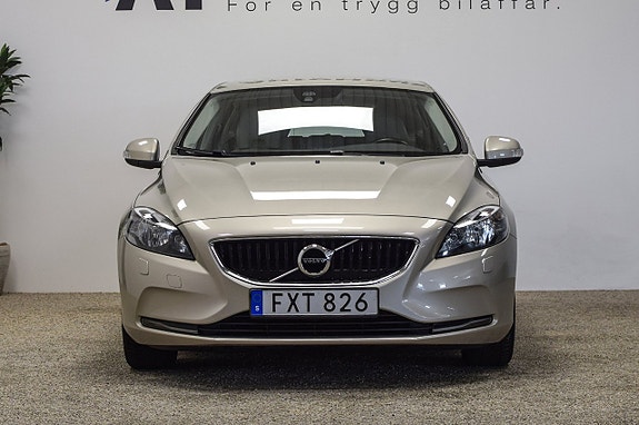 Volvo V40 4 of 22