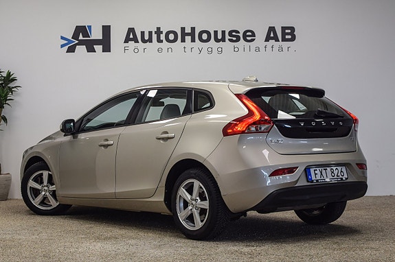 Volvo V40 2 of 22