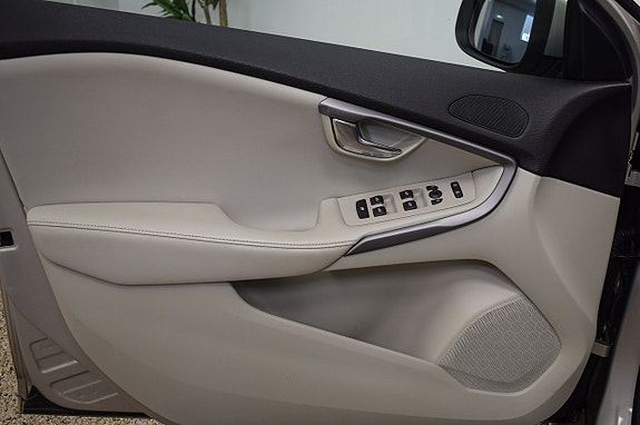 Volvo V40 17 of 22