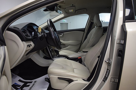 Volvo V40 6 of 22