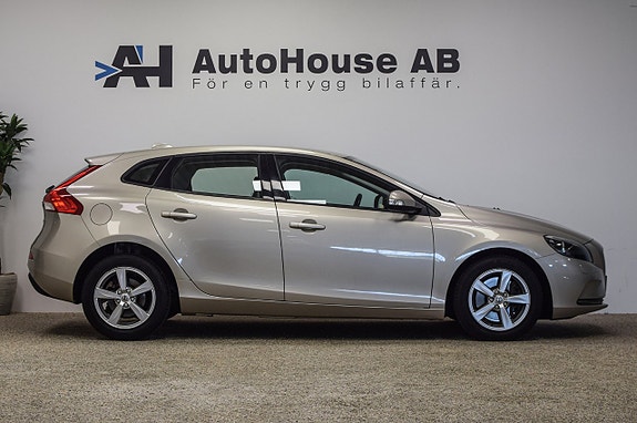 Volvo V40 3 of 22
