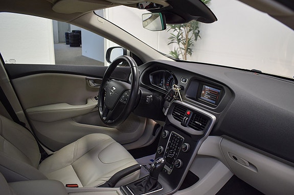 Volvo V40 9 of 22