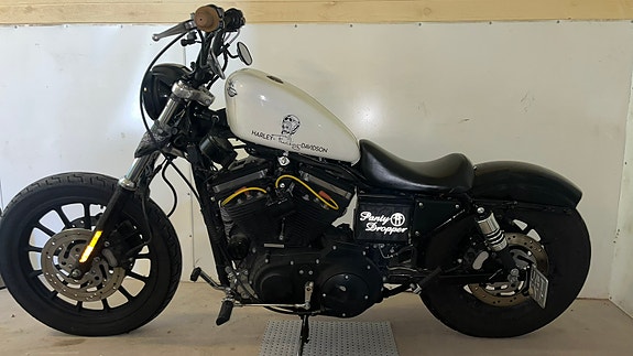 Harley-Davidson Sportster 883R 3 of 5
