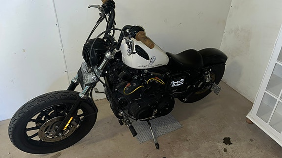Harley-Davidson Sportster 883R 2 of 5
