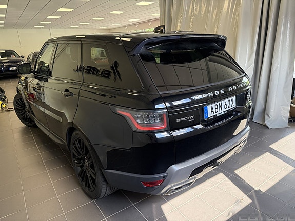 Land Rover Range Rover Sport 4 of 5