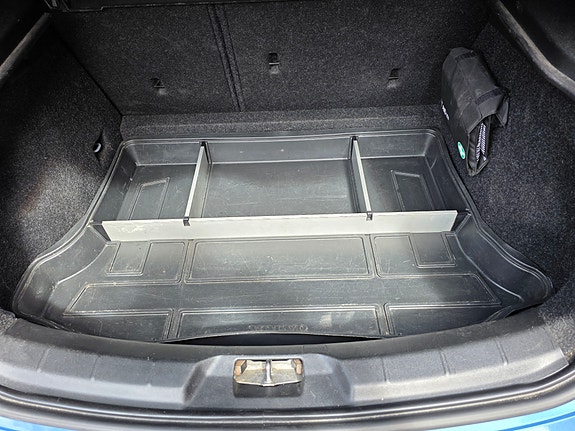 Volvo V40 8 of 27