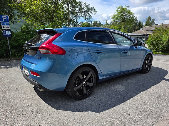 Volvo V40 4 of 27
