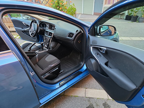 Volvo V40 11 of 27