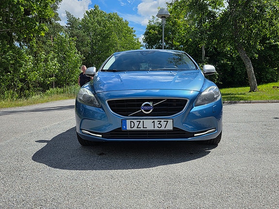 Volvo V40 3 of 27