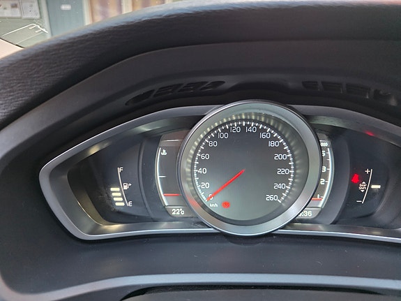 Volvo V40 18 of 27