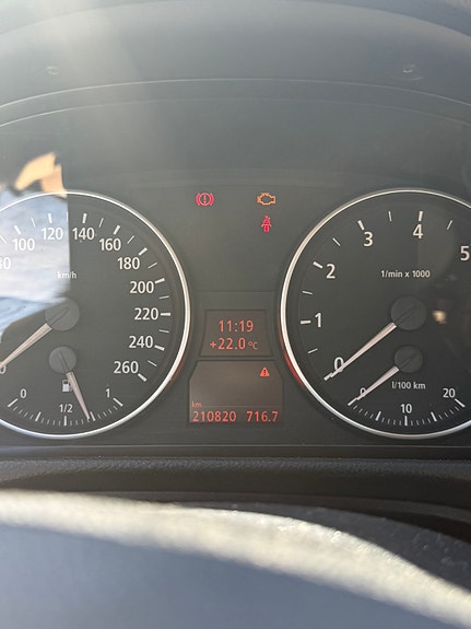 BMW 325i 4 of 5