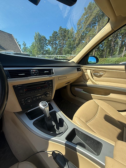 BMW 325i 5 of 5