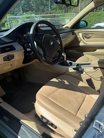 BMW 325i 2 of 5