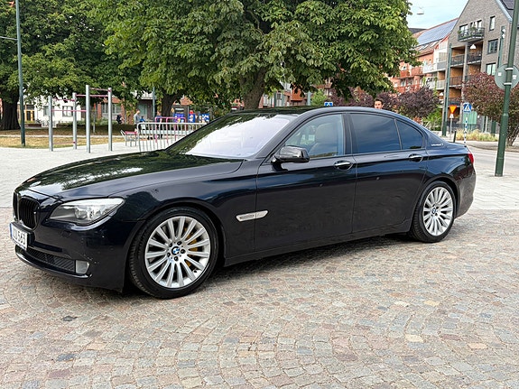 BMW ActiveHybrid 7 2 of 5